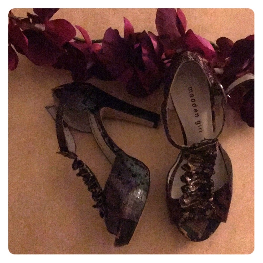 Madden Girl  multicolored skin shoes